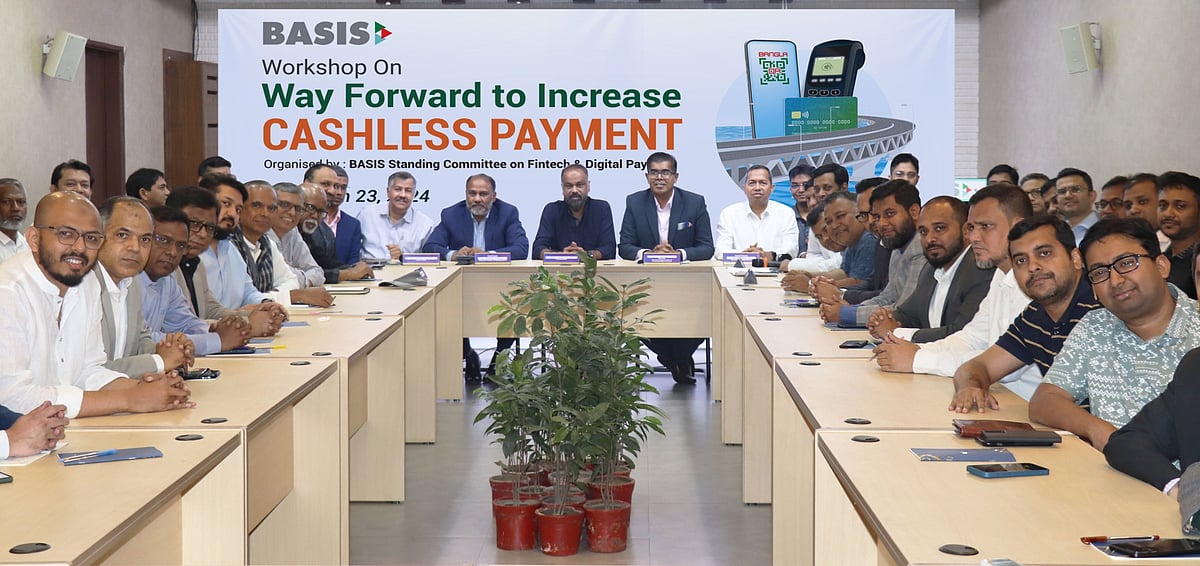 শনিবার বাংলাদেশ অ্যাসোসিয়েশন অব সফটওয়্যার অ্যান্ড ইনফরমেশন সার্ভিসেসের (বেসিস) ফিনটেক ও ডিজিটাল পেমেন্টবিষয়ক স্ট্যান্ডিং কমিটি আয়োজিত ‘ক্যাশলেস বাংলাদেশ উদ্যোগ সম্প্রসারণের উপায়’ শীর্ষক কর্মশালা হয়।