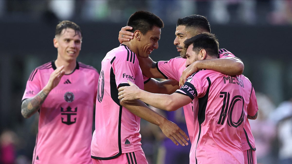 মেসি–সুয়ারেজের গোল উদ্‌যাপন