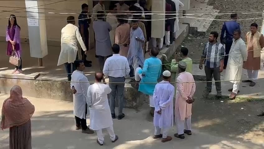 ব্রাহ্মণবাড়িয়া জেলা পরিষদ নির্বাচনে একজন প্রার্থীর ওপর হামলার অভিযোগে জেলা যুবলীগের সভাপতি পদপ্রার্থী ও ছাত্রলীগের সাবেক সহসভাপতি হাসান সারোয়ারসহ আটজনকে আটক করেছে পুলিশ