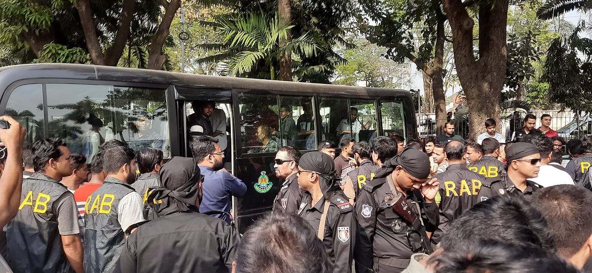 ঢাকা মেডিকেল কলেজ হাসপাতালে আজ সোমবার অভিযান চালান র‍্যাবের ভ্রাম্যমাণ আদালত