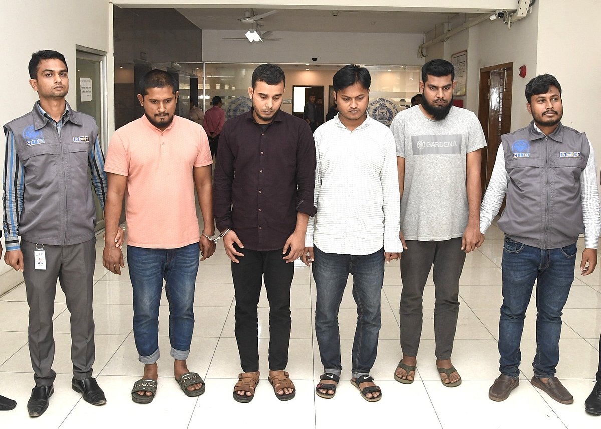 গ্রেপ্তার ব্যক্তিদের মধ্যে চারজন