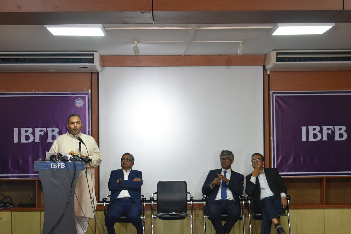 সেমিনারে বক্তব্য রাখছেন বাণিজ্য প্রতিমন্ত্রী আহসানুল ইসলাম