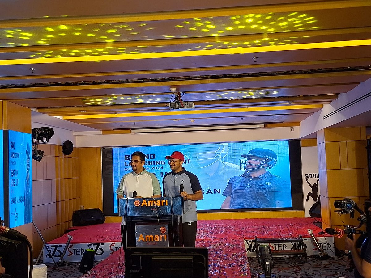তারকা ক্রিকেটার ও সংসদ সদস্য সাকিব আল হাসান এবং স্টেপ ফুটওয়্যারের যৌথ উদ্যোগে পরিধেয় সামগ্রীর ব্র্যান্ড এসএএইচ ৭৫ যাত্রা শুরু উপলক্ষে অনুষ্ঠানের আয়োজন করা হয়