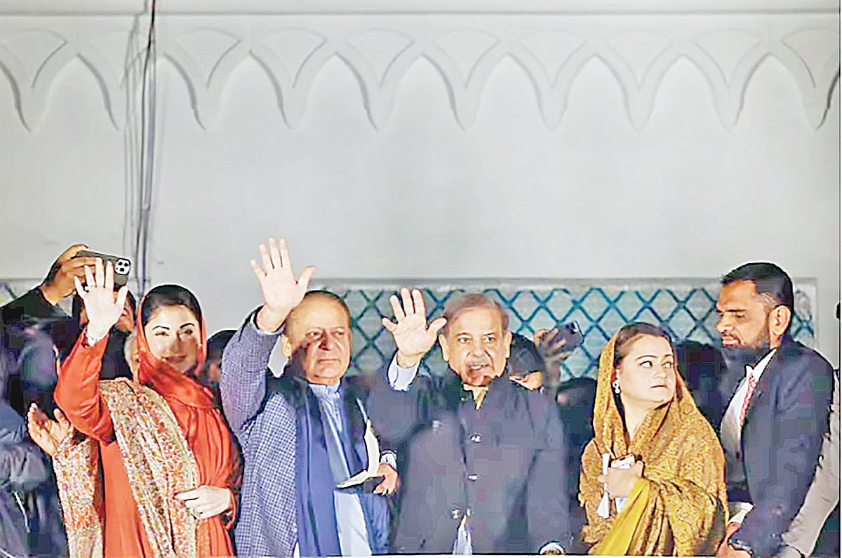 আগের চেয়ে ভঙ্গুর জোট সরকারের নেতৃত্বে এসেছে পিএমএল-এন