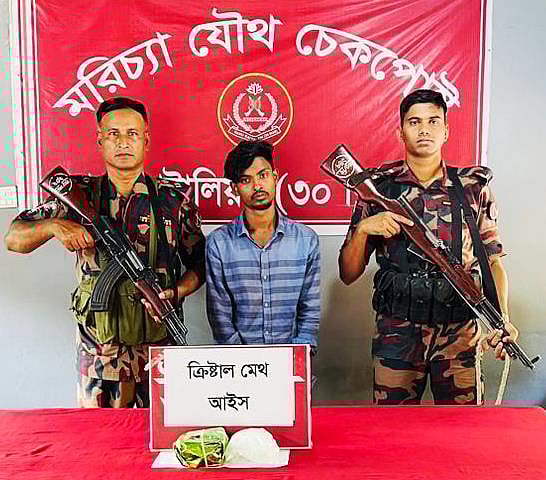 রামুতে বিজিবির অভিযানে আটক তরুণ