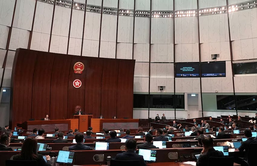 চীনপন্থী আইন পরিষদের ৮৯ সদস্যের সবাই গতকাল মঙ্গলবার বিলটি পাসের পক্ষে ভোট দিয়েছেন