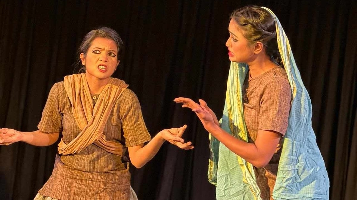 অস্ট্রেলিয়ায় মঞ্চস্থ ‘অতঃপর মাধো’ নাটকের দৃশ্য