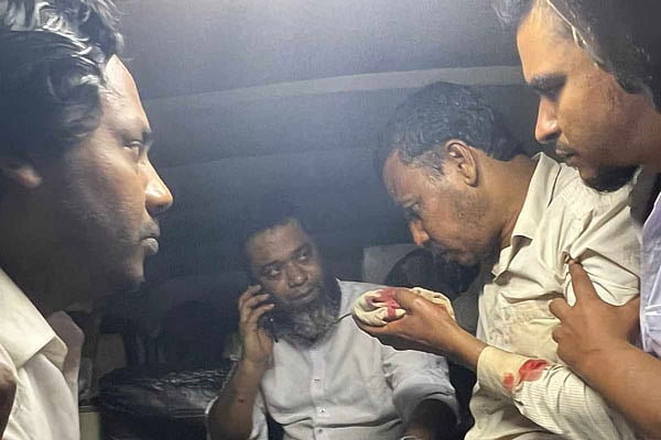 আন্তনগর বিজয় এক্সপ্রেস ট্রেন লক্ষ্য করে পাথর নিক্ষেপের ঘটনায় আহত চালক মো. আতিকুল ইসলামকে বুধবার রাতেই হাসপাতালে নেওয়া হয়