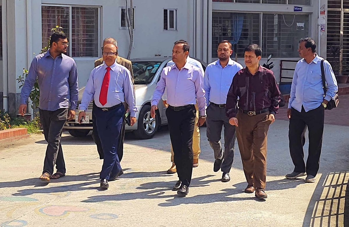 সিরাজগঞ্জে শহীদ এম মনসুর আলী মেডিকেল কলেজে শিক্ষার্থীকে গুলির ঘটনায় স্বাস্থ্যশিক্ষা অধিদপ্তরের তিন সদস্যের তদন্ত দল কাজ শুরু করেছেন