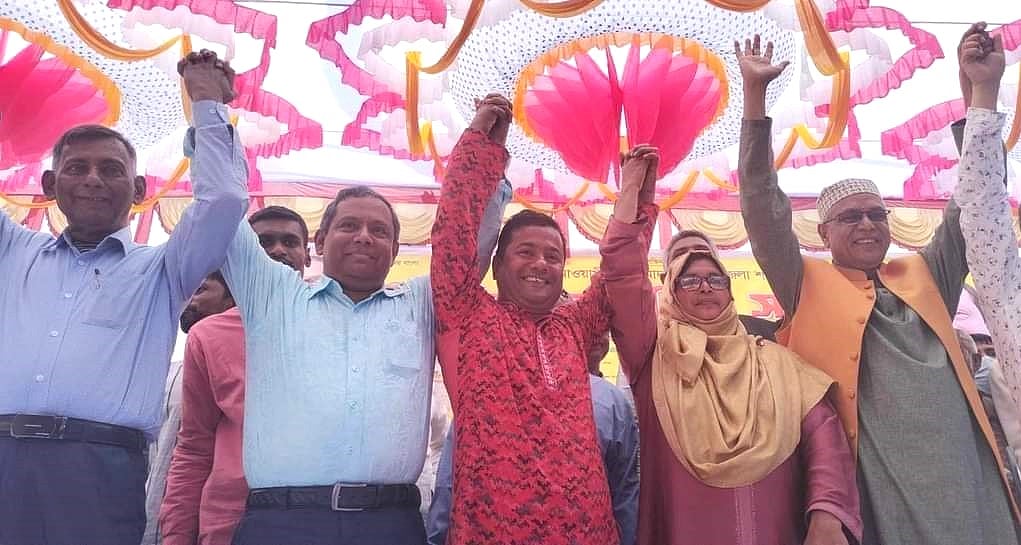 জামালপুরের মাদারগঞ্জ উপজেলা পরিষদ নির্বাচনে আওয়ামী লীগের বর্ধিত সভায় চেয়ারম্যানসহ অন্য পদে প্রার্থী ঘোষণা করা হয়েছে। গতকাল উপজেলার এসএম সিনিয়র মাদ্রাসা মাঠে