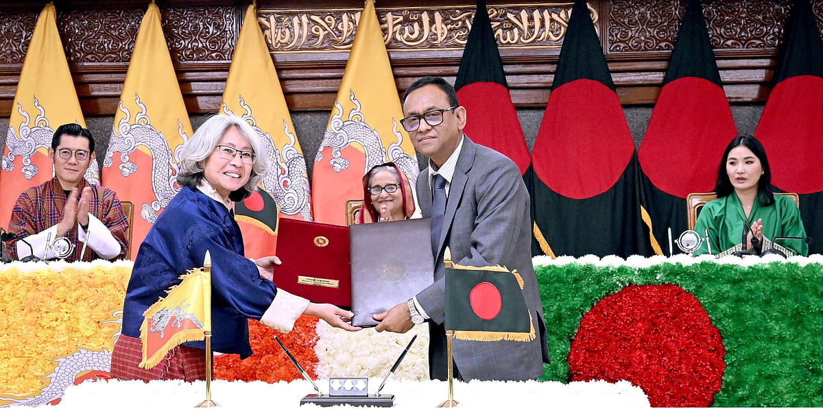 প্রধানমন্ত্রী শেখ হাসিনা ও ভুটানের রাজা জিগমে খেসার নামগুয়েল ওয়াংচুক–এর উপস্থিতিতে প্রধানমন্ত্রীর কার্যালয়ে দুই দেশের মধ্যে সমঝোতা স্মারক সই হয়। ঢাকা, ২৫ মার্চ
