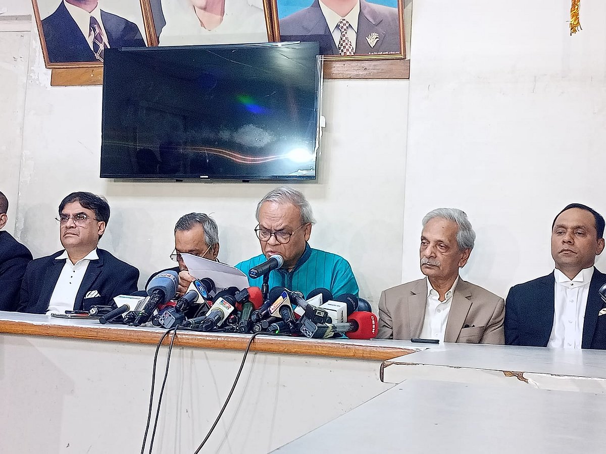 ঢাকার নয়পল্টনে বিএনপির কেন্দ্রীয় কার্যালয়ে আজ মঙ্গলবার সকালে এক সংবাদ সম্মেলনে এসব কথা বলেন রুহুল কবির রিজভী