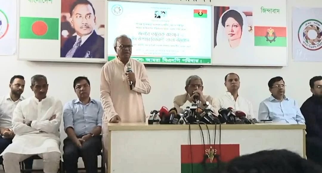 গুলশানে বিএনপির চেয়ারপারসনের কার্যালয়ে আজ বৃহস্পতিবার দুপুরে ‘গুম-খুন ও অঙ্গহানির শিকার’ পরিবারের সদস্য নিয়ে আয়োজিত এক অনুষ্ঠানে বক্তব্য দেন রুহুল কবির রিজভী