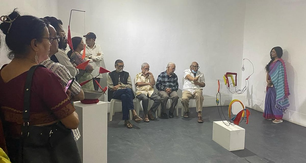 বরেণ্য শিল্পী রফিকুন নবী ‘পাঁচমিশালী’ শীর্ষক শিল্পকলা প্রদর্শনীর উদ্বোধনী অনুষ্ঠানে বক্তব্য দেন। লালমাটিয়া, ঢাকা, ৮ মার্চ