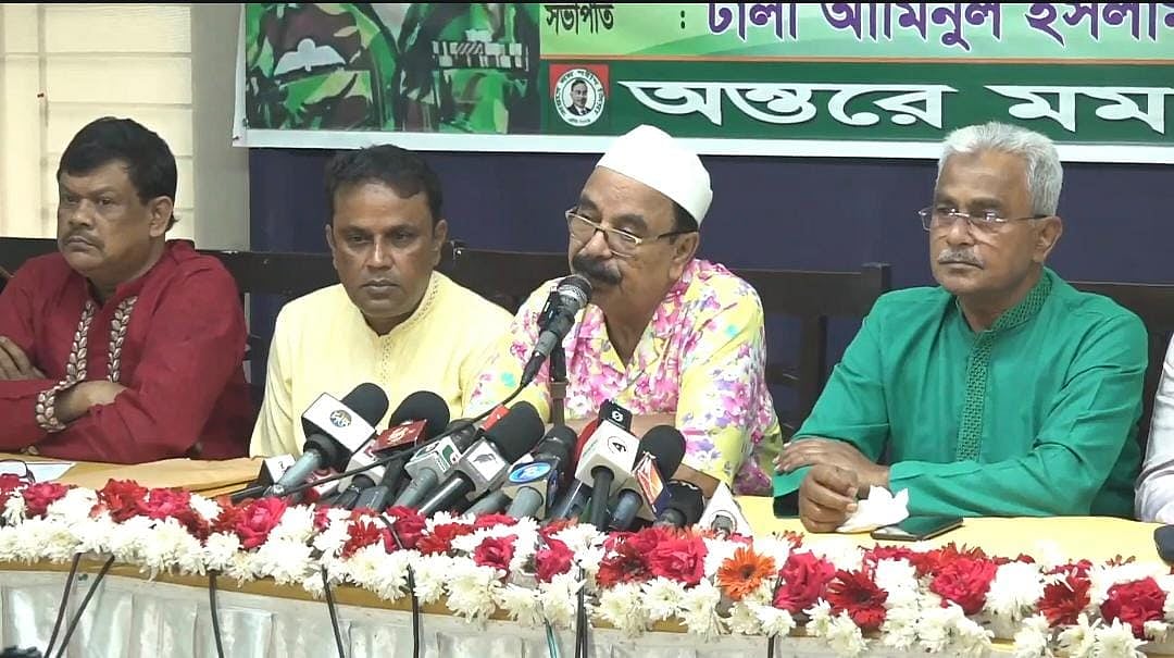 জাতীয় প্রেসক্লাবে ‘অন্তরে মম শহীদ জিয়া’ নামের একটি সংগঠনের উদ্যোগে আয়োজিত ‘মহান মুক্তিযুদ্ধে শহীদ জিয়াউর রহমানের ভূমিকা ও আজকের বাংলাদেশ’ শীর্ষক আলোচনা সভায় বক্তারা