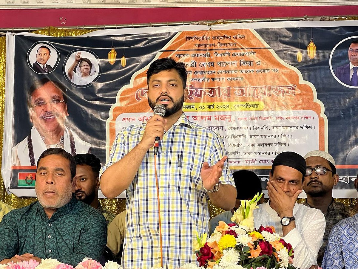 পুরান ঢাকার নয়াবাজারের ৩২ নম্বর ওয়ার্ড বিএনপি আয়োজিত ইফতার অনুষ্ঠানে কথা বলেন ইশরাক হোসেন