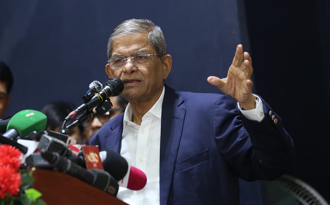 রাজধানীর ইঞ্জিনিয়ার্স ইনস্টিটিউশন মিলনায়তনে আজ বুধবার দুপুরে স্বাধীনতা ও জাতীয় দিবস উপলক্ষে বিএনপির এক আলোচনা সভায় মির্জা ফখরুল ইসলাম বক্তব্য দেন