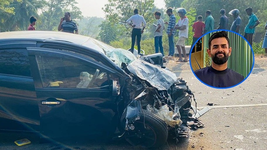 দুর্ঘটনায় থিরিমান্নের গাড়ির সামনের অংশ দুমড়ে–মুচড়ে যায়