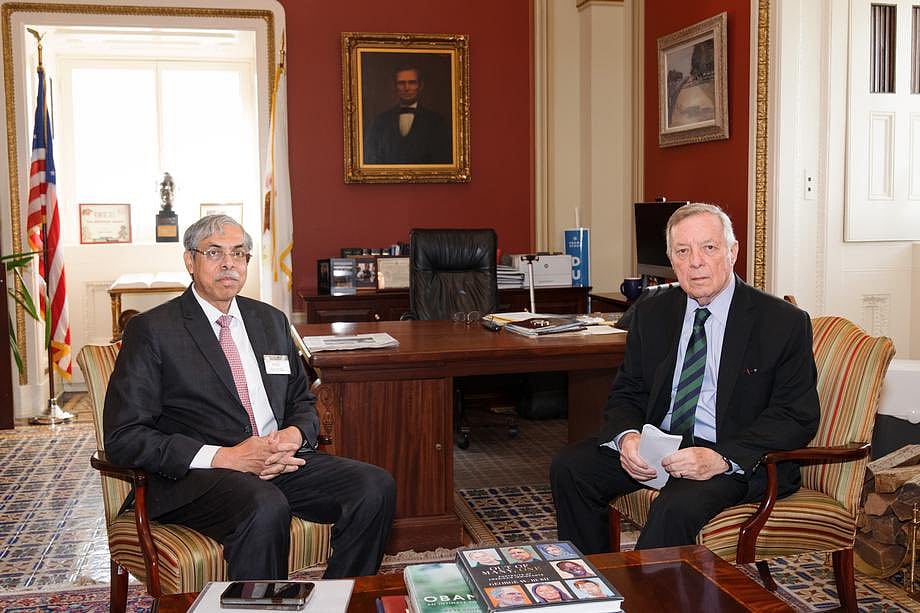 যুক্তরাষ্ট্রের রাজধানী ওয়াশিংটনে বুধবার বাংলাদেশের রাষ্ট্রদূত মোহাম্মদ ইমরানের সঙ্গে বৈঠক করেন সিনেটর ডিক ডারবিন