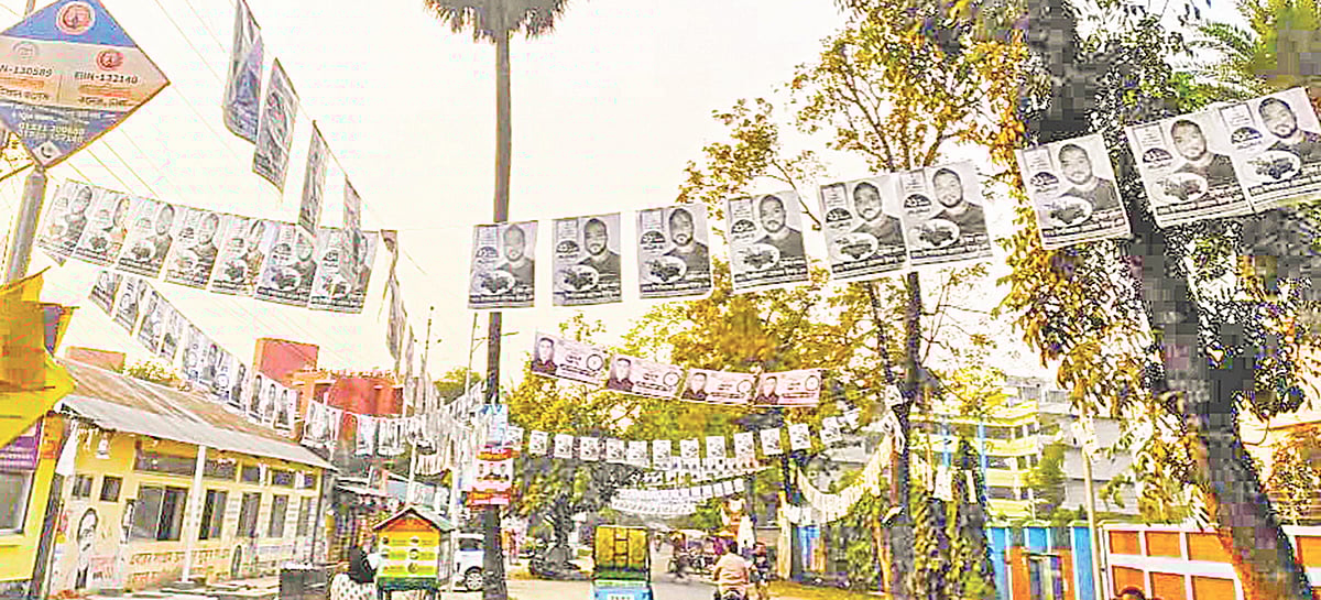 ময়মনসিংহ সিটি করপোরেশন নির্বাচন সামনে রেখে বাংলাদেশ কৃষি বিশ্ববিদ্যালয়ের আনাচকানাচ পোস্টার ও ব্যানারে ছেয়ে গেছে। গতকাল বিশ্ববিদ্যালয় চত্বরে