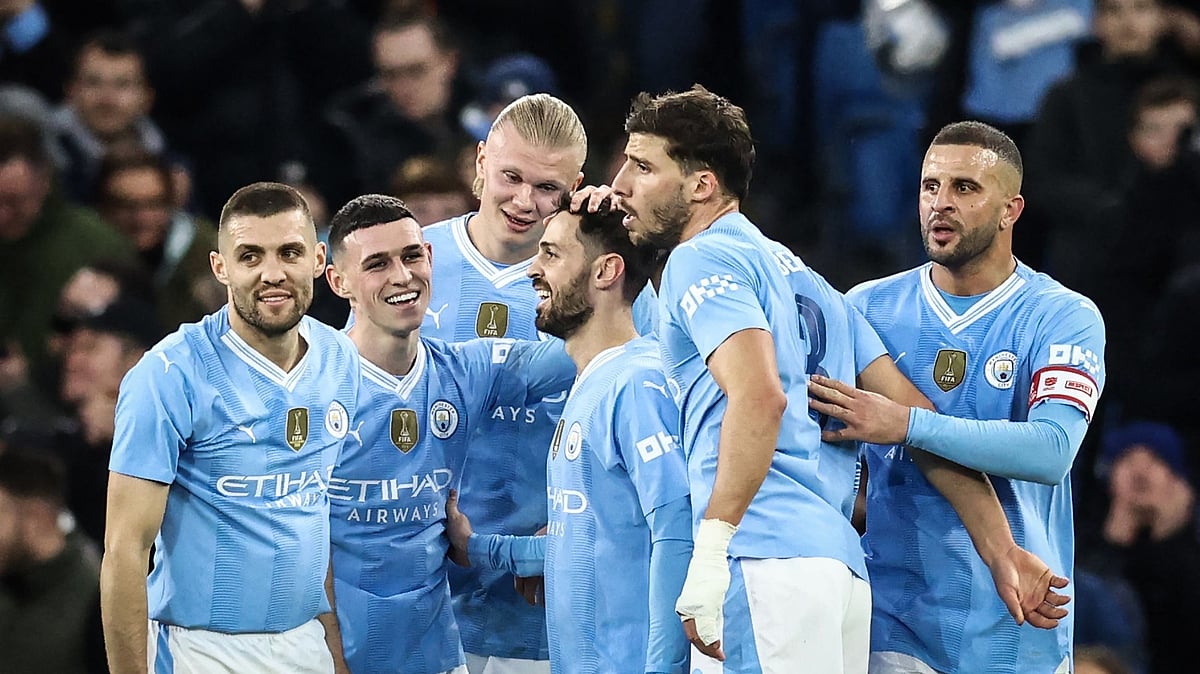 গোলের পর বের্নার্দো সিলভাকে নিয়ে উদ্যাপন হলান্ড–ওয়াকারদের