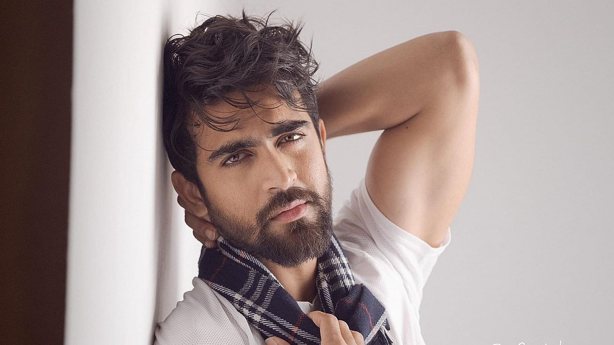 ফেসবুকে এই মডেল এখন আছেন ট্রেন্ডিংয়ে