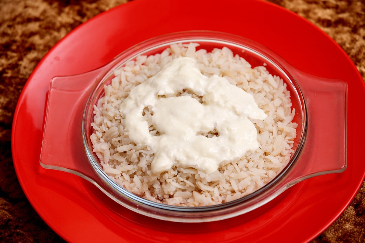 চিড়া কার্বোহাইড্রেটের অন্যতম উৎস আর প্রাকৃতিক প্রোবায়োটিক হিসেবে পরিচিত দই