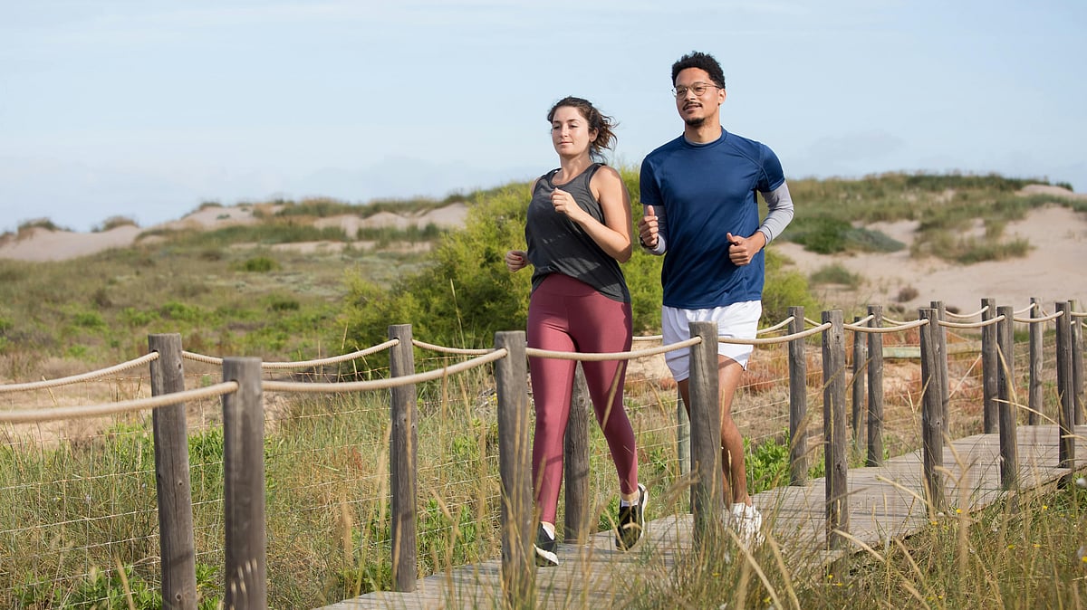 ছেলেদের তুলনায় মেয়েদের পা অনেক সময় বেশি স্থূল দেখায়