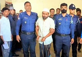 মৃত্যুদণ্ডের রায়ের পর সিরাজগঞ্জের অতিরিক্ত জেলা ও দায়রা জজ আদালত থেকে নাহিদ ইমরানকে কারাগারে নেওয়া হয়