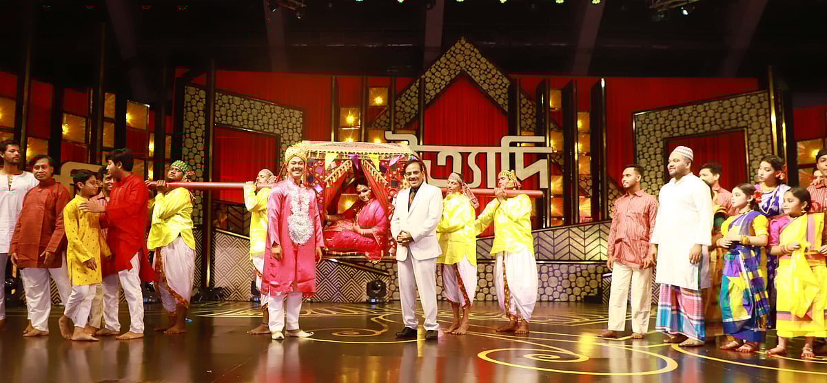 নাচটি পরিবেশন করেন নৃত্যজুটি শিবলী মহম্মদ ও শামীম আরা নিপা