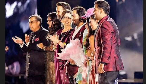 আম্বানি পরিবারের আলোচিত বিবাহপূর্ব অনুষ্ঠান