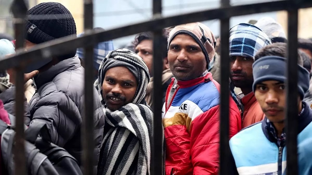 অভিবাসী শ্রমিক হিসেবে ইসরায়েলে যেতে নিবন্ধনের অপেক্ষায় ভারতীয়রা। গত ২৫ জানুয়ারি দেশটির উত্তর প্রদেশের লক্ষ্ণৌতে