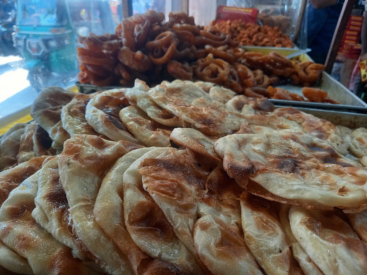 সুনামগঞ্জে ইফতারিতে বাকরখানি আর জিলাপির কদর একটু বেশি