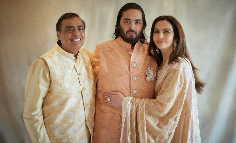 শতকোটিপতি মুকেশ আম্বানির ছেলের প্রাক বিবাহে ১২ কোটি ডলার খরচ করার কথাই বিবেচনা করুন। ছেলেটি ১০ লাখ ডলারের ঘড়ি পরেছিল।