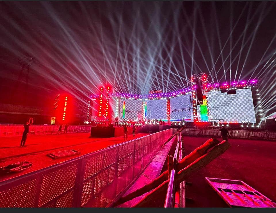 চট্টগ্রামের এম এ আজিজ স্টেডিয়ামে জয় বাংলা কনসার্টের প্রস্তুতিপর্ব