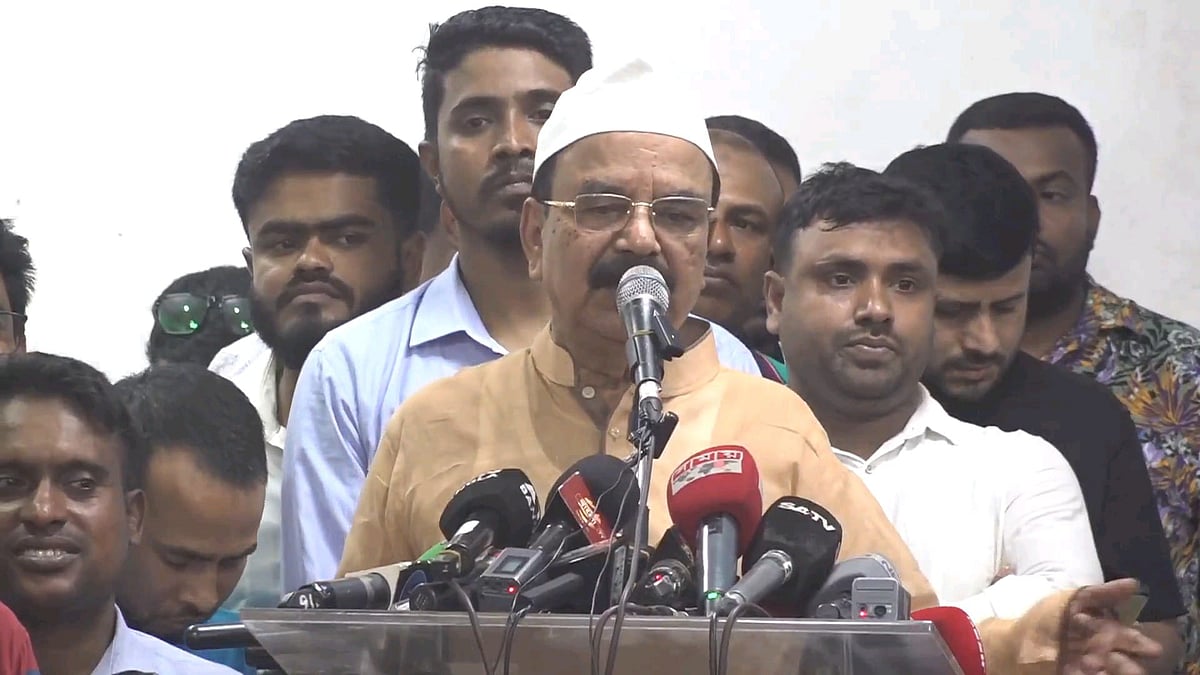 বিএনপির স্থায়ী কমিটির সদস্য গয়েশ্বর চন্দ্র রায় ঢাকা রিপোর্টার্স ইউনিটিতে (ডিআরইউ) আয়োজিত এক আলোচনা সভায় বক্তব্য দেন। ঢাকা, ৭ মার্চ