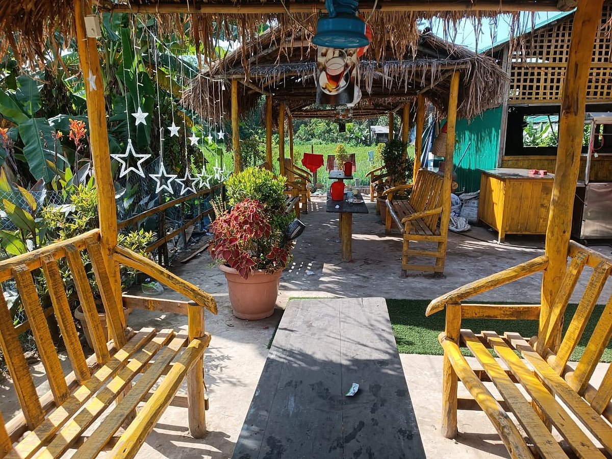 গরবাখানা রেস্তোরাঁর অন্দরসজ্জায় আছে গ্রামীণ সংস্কৃতির ছাপ