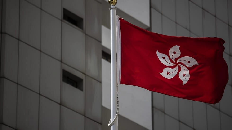 হংকং এককালে যুক্তরাজ্যের উপনিবেশ ছিল। ১৯৯৭ সালে অঞ্চলটি চীনের কাছে ফেরত দেওয়া হয়