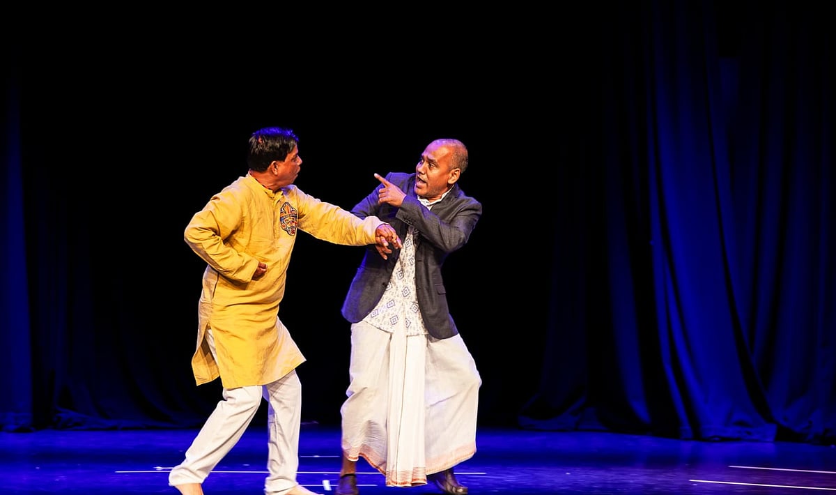 সিডনিতে মঞ্চস্থ ‘কিত্তনখোলা’ নাটকের একটি দৃশ্য। ছবি: হাসিব জাকারিয়া