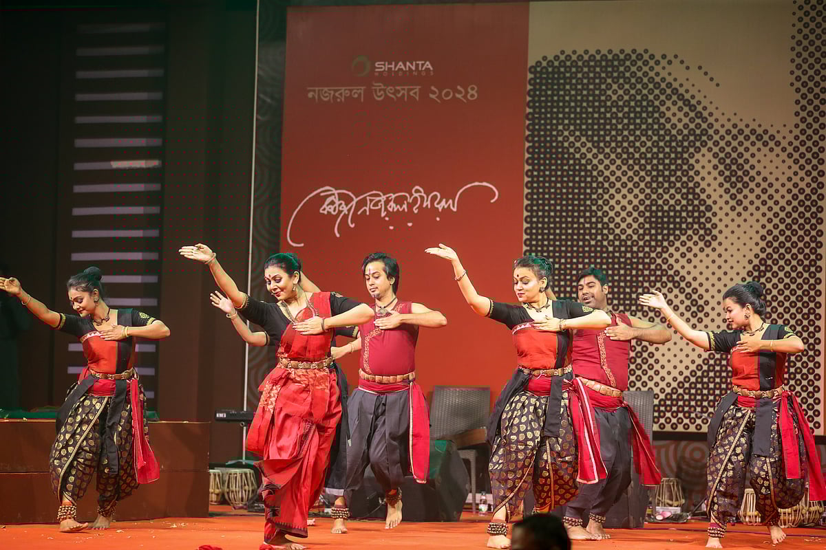 গানের সঙ্গে সমবেত নৃত্য