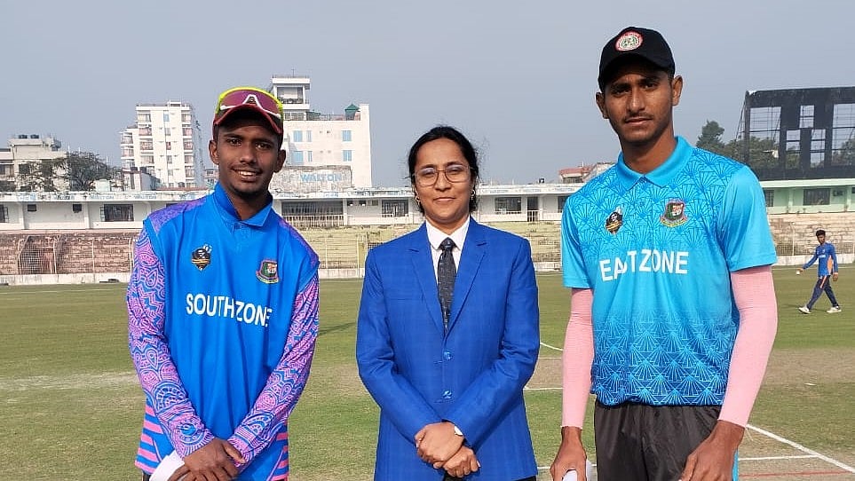 খেলাধুলার প্রতি আগ্রহ থেকেই এখনও চাকরির পাশাপাশি মাঠে নিয়মিত সময় দেন সুপ্রিয়া