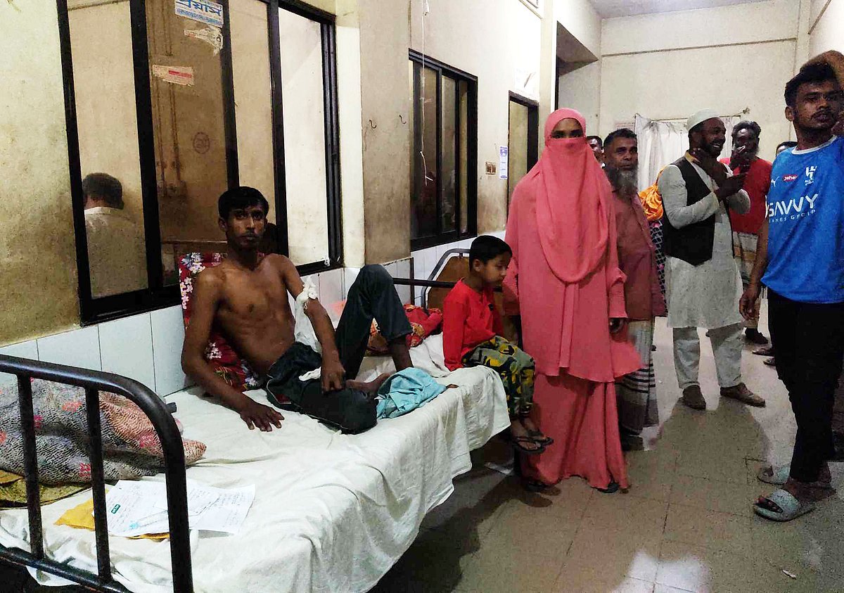 কুষ্টিয়ার কুমারখালীতে প্রতিপক্ষের হামলায় আহতদের হাসপাতালে ভর্তি করা হয়েছে