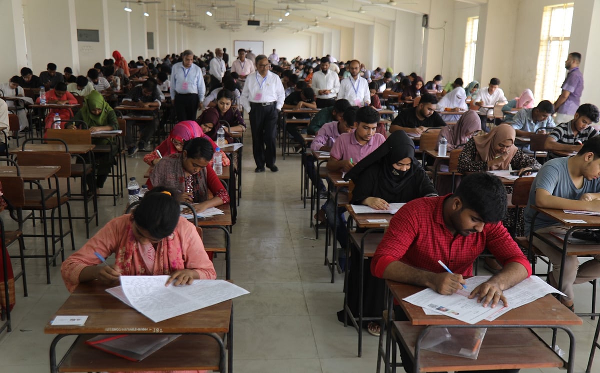২৪টি সাধারণ এবং বিজ্ঞান ও প্রযুক্তি বিশ্ববিদ্যালয়ে ভর্তিতে এ ইউনিটের  পরীক্ষা ২৭ এপ্রিল অনুষ্ঠিত হয়েছে