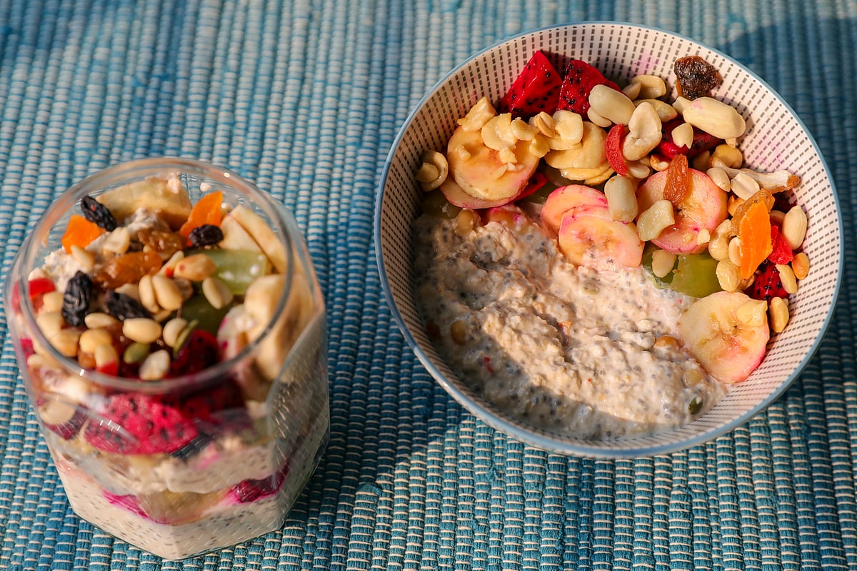 ওটস, বাদাম আর ফলের মিশ্রণ