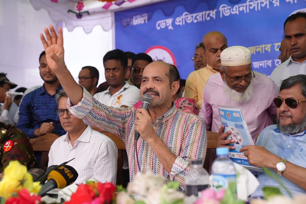 ডিএনসিসি মেয়র আতিকুল ইসলাম। আজ সোমবার সকালে রাজধানীর মিরপুরের রূপনগর এলাকায়