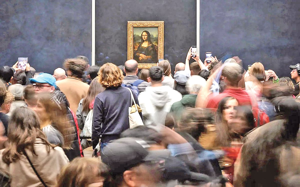 মোনালিসাকে দেখার জন্য একজন দর্শক গড়ে সময় পান মাত্র ৫০ সেকেন্ড