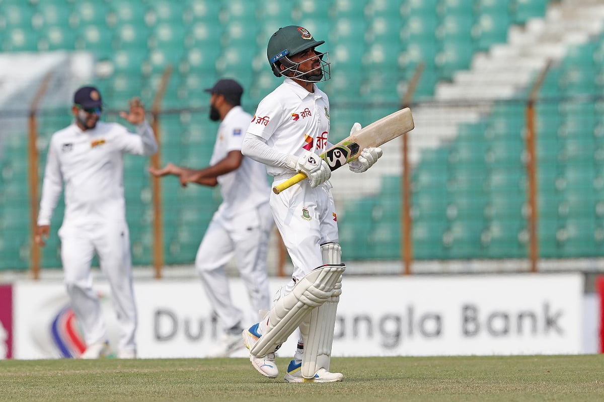 মুমিনুল ফিফটি পেলেও ইনিংস বড় করতে পারেননি। আজ চতুর্থ দিনে আউট হওয়ার পর