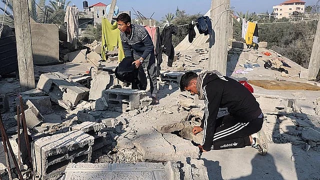 ইসরায়েলি হামলায় ফিলিস্তিনের গাজা উপত্যকার বিধ্বস্ত একটি এলাকা