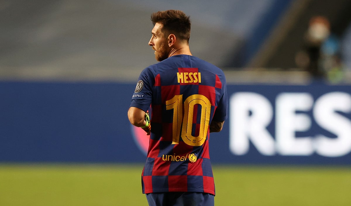 বার্সায়  ১০ নম্বর জার্সি পরে খেলতেন মেসি