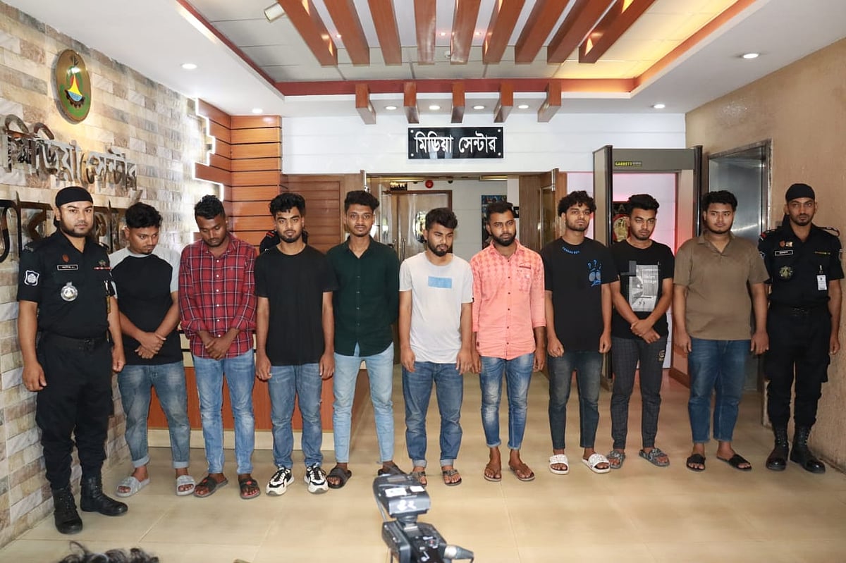 র‍্যাবের হাতে গ্রেপ্তার ৯ ব্যক্তি